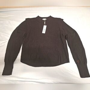 525 cashmere sweater. Women's large in black. NWT. Luxury crew neck